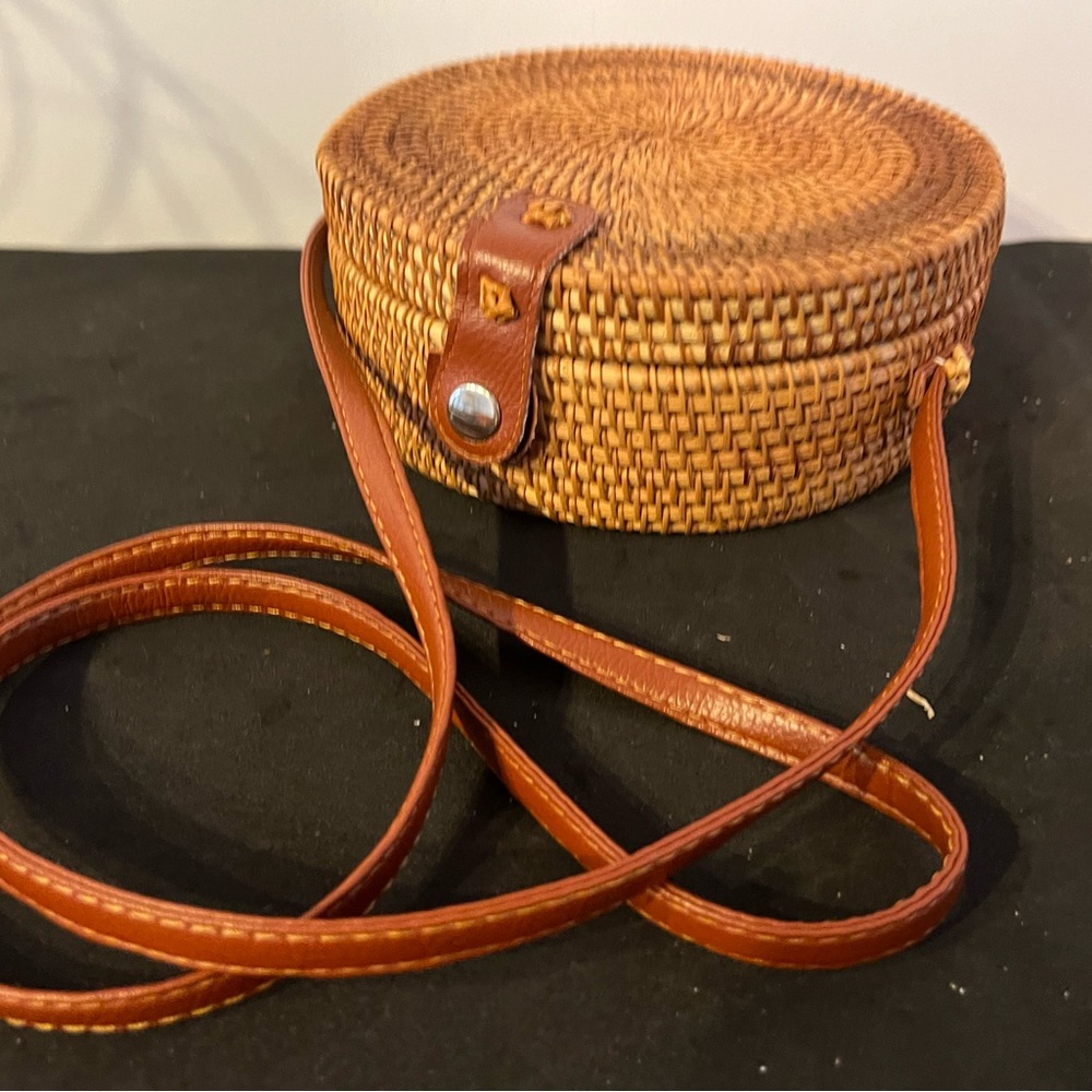 Urban outfitters round rattan vacation summer purse bag crossbody